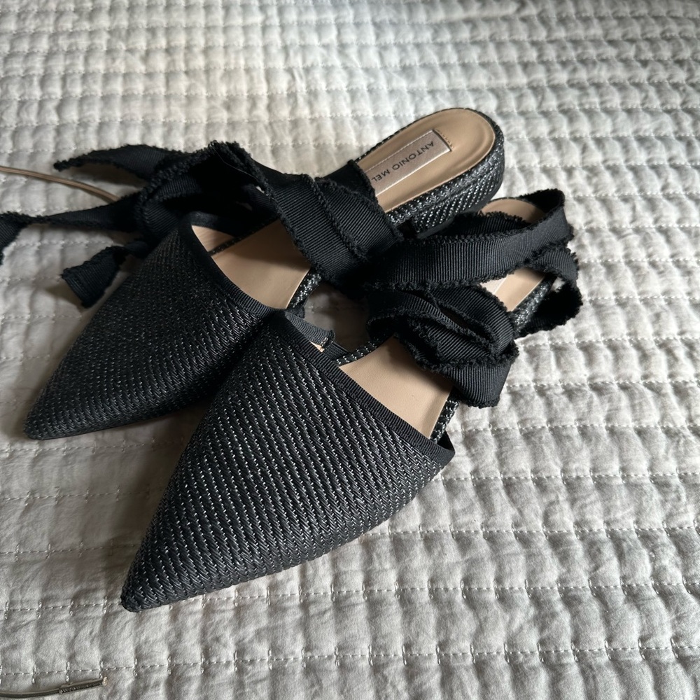 Women's Black Pointed-Toe Flats